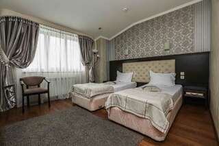 Отель Аурелиу Краснодар Двухместный номер с 2 отдельными кроватями-1