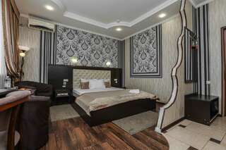 Отель Аурелиу Краснодар Стандартный трехместный номер-1